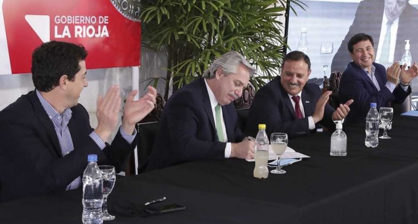 El Presidente suspendi&oacute; su viaje a Catamarca: en la comitiva viajaba el ministro de Desarrollo Social