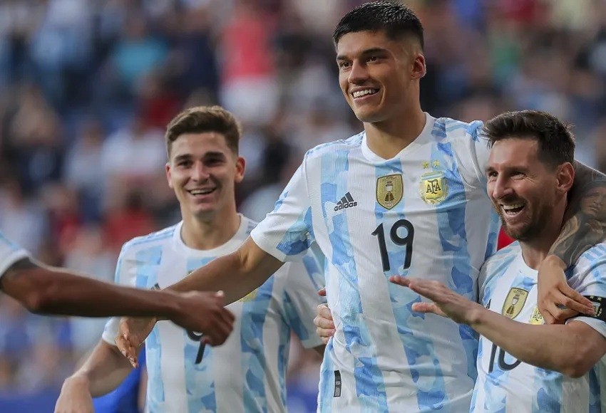 Con una actuación estelar de Messi, Argentina aplastó 5 a 0 a Estonia en Pamplona