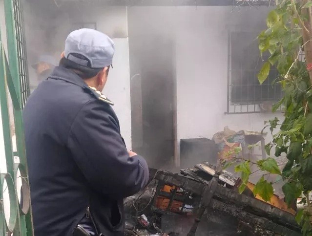 Saenz Peña: Una pareja terminó en el hospital tras el incendio de su casa