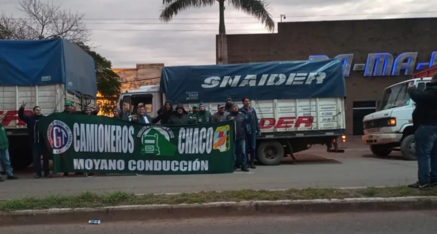 La empresa bloqueada por Camioneros pidi&oacute; a la Justicia el desalojo de la protesta: 