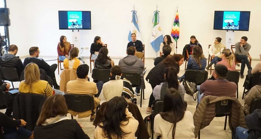 Capitanich en el encuentro con j&oacute;venes: &ldquo;Mi mayor orgullo como militante ser&aacute; verlos levantar las mismas banderas&rdquo;