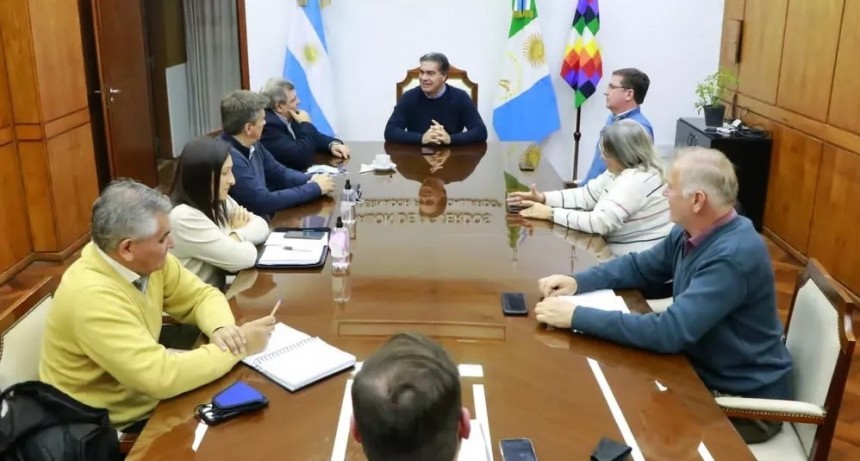 El gobernador convoc&oacute; a diputados e intendentes de la UCR
