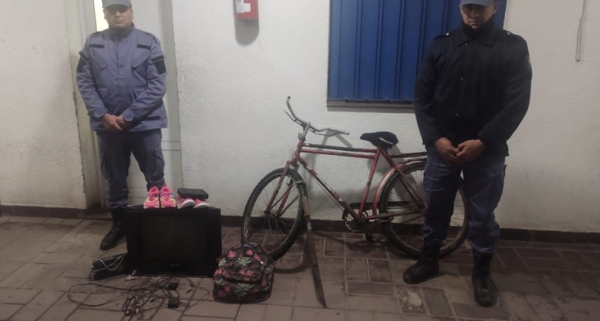 La Tigra: EL PERSONAL POLICIAL RECUPER&Oacute; CON RAPID&Eacute;Z OBJETOS QUE HAB&Iacute;AN SUSTRA&Iacute;DO DE UN DOMICILIO