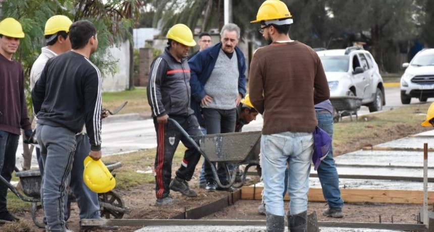 Villa &Aacute;ngela: LA MUNICIPALIDAD AVANZA CON LA CONSTRUCCI&Oacute;N DE VEREDAS EN AVENIDA BITTEL