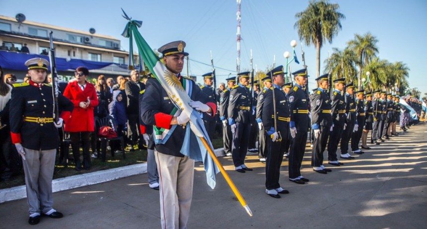 D&Iacute;A DE LA POLIC&Iacute;A: CAPITANICH VALOR&Oacute; LA VOCACI&Oacute;N DE SERVICIO DE LA INSTITUCI&Oacute;N Y RATIFIC&Oacute; ASCENSOS PARA M&Aacute;S DE 1900 AGENTES