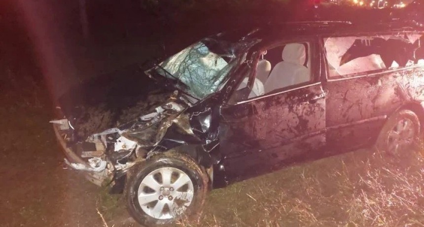 Conduc&iacute;a borracho un coche f&uacute;nebre y cay&oacute; a un arroyo
