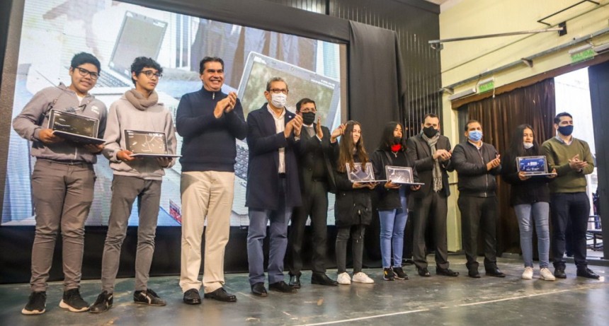 CONECTAR IGUALDAD: LA PROVINCIA ENTREG&Oacute; OTRAS 244 NETBOOKS PARA LLEGAR A 30 MIL HACIA 2023