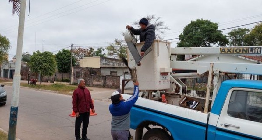 Villa &Aacute;ngela: EL MUNICIPIO INTENSIFICA EL RECAMBIO DE LUCES DE SODIO POR LED EN LA CIUDAD