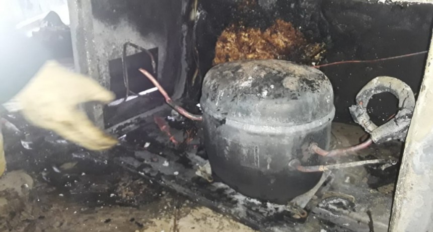 Villa &Aacute;ngela: VECINOS LOGRARON DETENER EL INCENDIO DE UNA VIVIENDA POR AVENIDA BITTEL