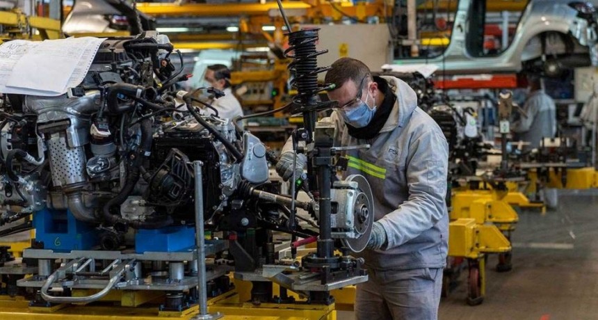 La econom&iacute;a acumula catorce meses de crecimiento