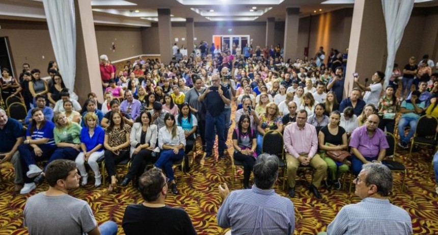 Vamos a Ense&ntilde;ar: CAPITANICH ENTREG&Oacute; TARJETAS DE BOLETOS DIFERENCIAL A DOCENTES DEL INTERIOR