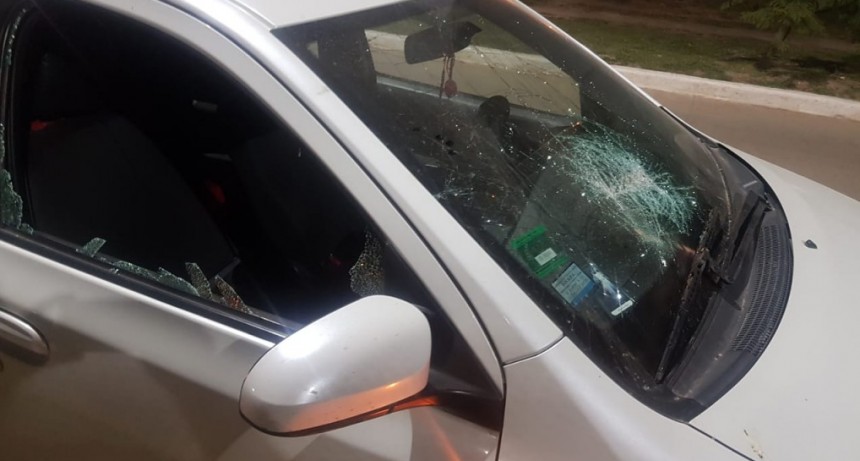 Villa &Aacute;ngela: UN JOVEN FUE AGREDIDO POR LA PAREJA DE SU EX Y ADEM&Aacute;S LE CAUS&Oacute; DA&Ntilde;OS EN EL AUTOM&Oacute;VIL  