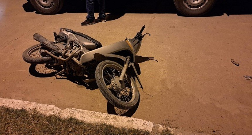 Villa Berthet: UNA ADOLESCENTE DE 14 A&Ntilde;OS SUFRI&Oacute; LESIONES AL PERDER EL CONTROL DE SU MOTO Y CAER A LA CINTA ASF&Aacute;LTICA 