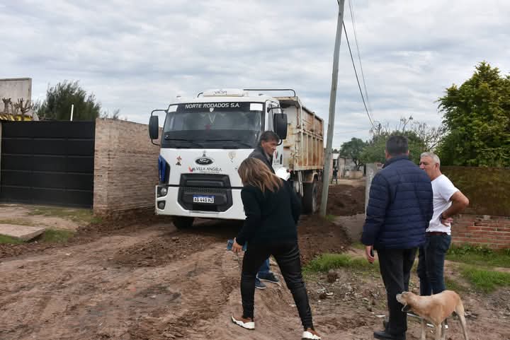 LA CONCEJAL DOLORES GARCÍA DESTACÓ LOS TRABAJOS QUE REALIZAN LOS EQUIPOS MUNICIPALES EN LOS BARRIOS DE VILLA ÁNGELA