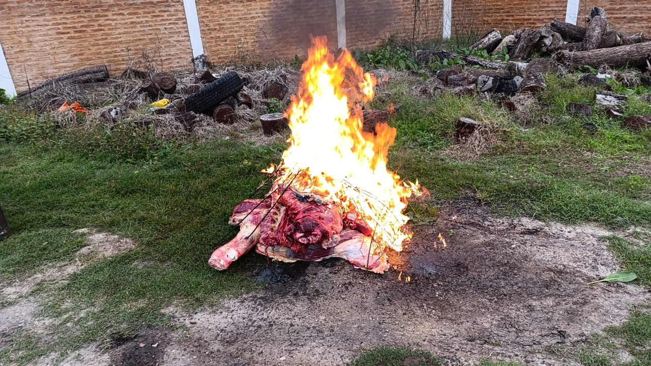 SAMUHÚ: TRANSPORTABA 300 KILOS DE CARNE Y CARBON EN LA CAJA DE SU CAMIONETA