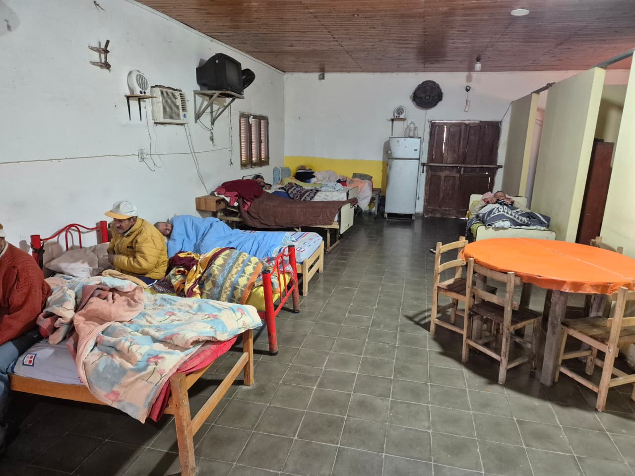 Villa Ángela: EL SALÓN VILLA MARÍA ALBERGA A PERSONAS EN SITUACIÓN DE CALLE HACE 13 AÑOS