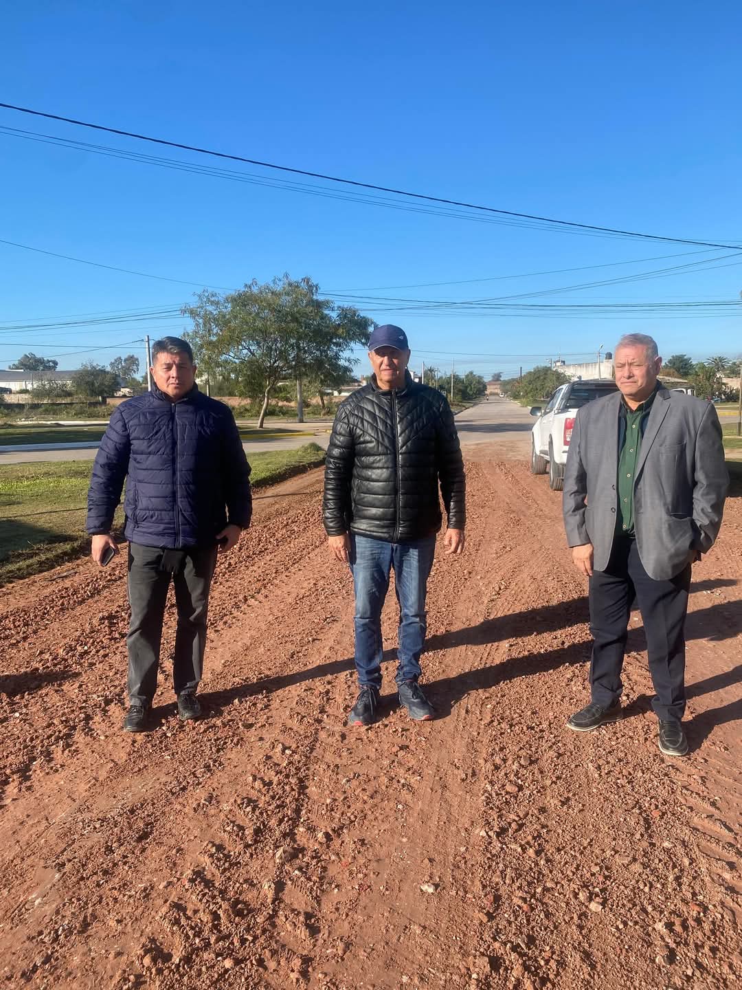 LA MUNICIPALIDAD DE VILLA &Aacute;NGELA AVANZA CON PERFILADO Y RIPIO EN CALLE WILDE