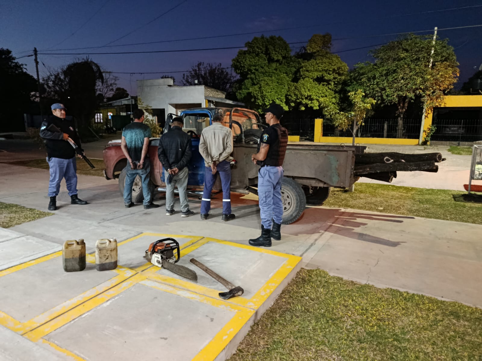 Cnel Du Graty: TRES DETENIDOS POR ROBAR MADERA