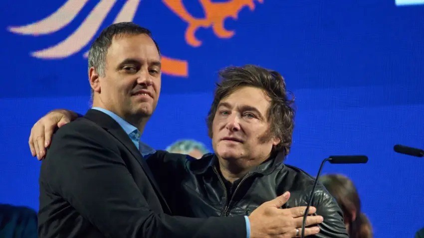 Milei ratifica su respaldo a Adorni y busca frenar el avance opositor en el Congreso