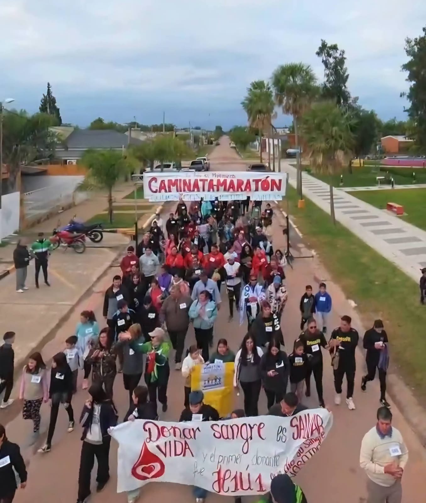 VILLA BERTHET VIVI&Oacute; UNA JORNADA SOLIDARIA CON LA CAMINATA &ldquo;TODOS CON EL PADRE FABI&Aacute;N &rdquo;