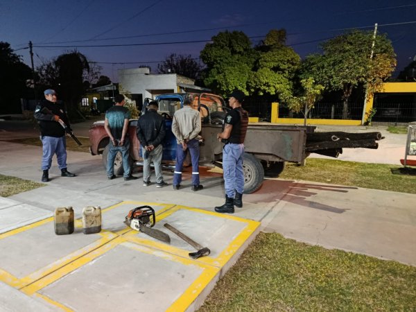 Cnel Du Graty: TRES DETENIDOS POR ROBAR MADERA
