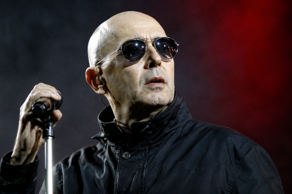 MURI&Oacute; EL INDIO SOLARI: EL ROCK ARGENTINO DESPIDE A UNA DE SUS MAYORES LEYENDAS