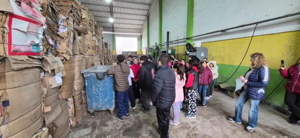Villa &Aacute;ngela: ESTUDIANTES DE LA EEP N&deg; 82 VISITARON LA PLANTA GIRSU