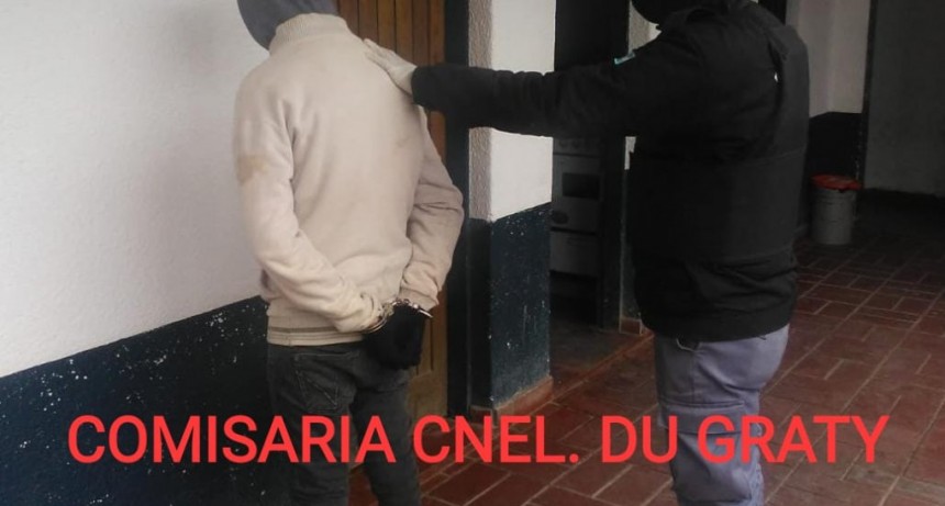 Coronel Du Graty: ROB&Oacute; UNA TIENDA DE ROPA DEPORTIVA Y FUE DETENIDOS A POCAS HORAS