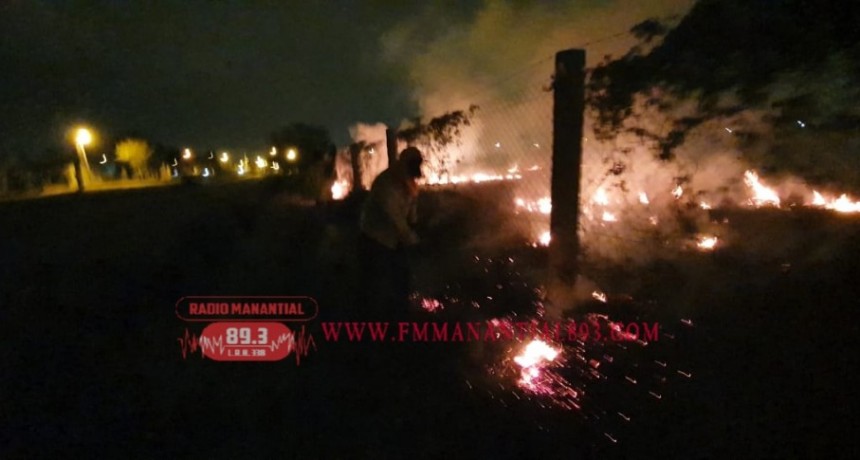 Villa &Aacute;ngela: BOMBEROS SOFOC&Oacute; UN INCENDIO EN EL PREDIO DE LA CANCHA DEL CLUB ALVEAR