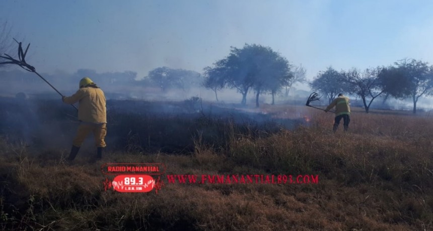 Villa &Aacute;ngela: BOMBEROS INTERVIENEN UN INCENDIO EN UN TERRENO DE 100 Mts.2