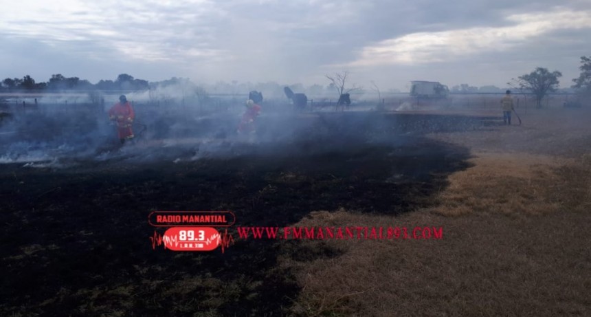 Villa &Aacute;ngela: UN INCENDIO POR RUTA 95 A CERCAN&Iacute;A DEL ACCESO A LA CIUDAD UN INCENDIO CONSUME 200Mts2. DE PASTIZAL