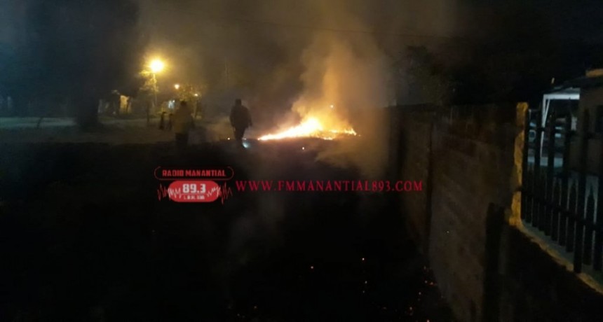 Villa &Aacute;ngela:  UN INCENDIO DE PASTIZAL CONSUMI&Oacute; LA TOTALIDAD DE UN TERRENO DE 300 mts2.