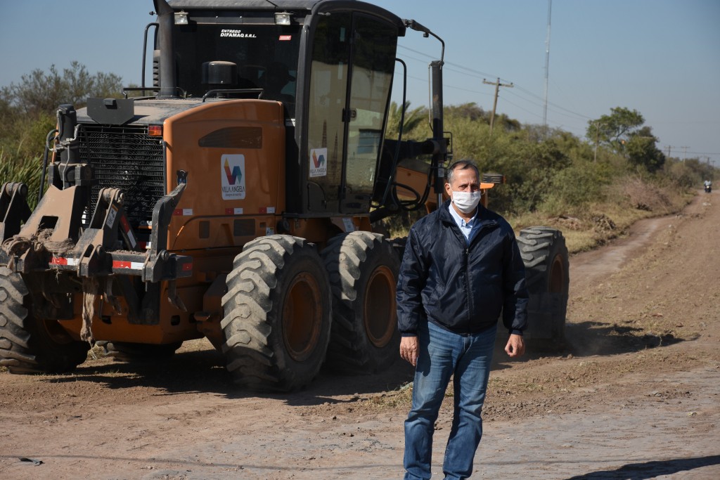 Villa &Aacute;ngela: EL INTENDENTE ADALBERTO PAPP SUPERVIS&Oacute; LOS TRABAJOS DE PERFILADO