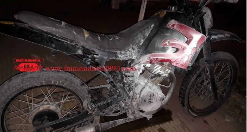 Villa &Aacute;ngela: UNA MOTO SE PRENDE FUEGO EN LA VIA P&Uacute;BLICA Y TRANSEUNTES SOFOCARON LAS LLAMAS