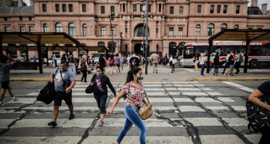 Por la inflaci&oacute;n, adelantan la suba del salario m&iacute;nimo que quedar&aacute; en 27.216 pesos en julio