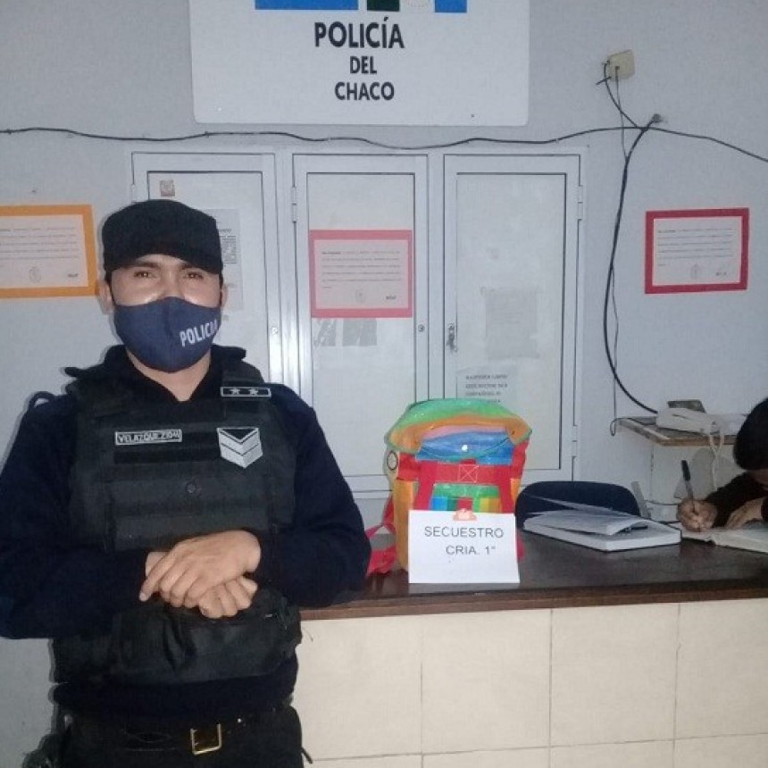 Villa &Aacute;ngela: Tras Romper la Vidriera le Sustrajeron Varias Prendas de Vestir y Materos de Distintos Colores