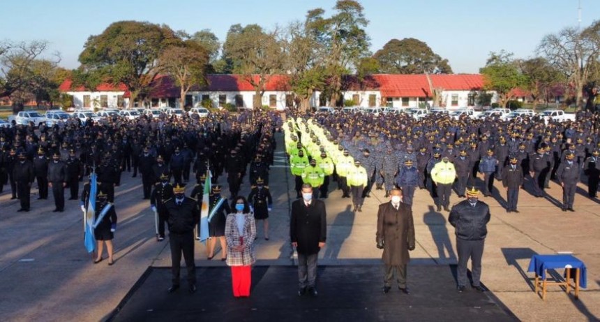 CAPITANICH ENCABEZ&Oacute; EL ACTO DE ASCENSOS Y ANUNCI&Oacute; AUMENTOS SALARIALES PARA LA POLIC&Iacute;A DEL CHACO: &ldquo;ES UN ORGULLO Y UN RECONOCIMIENTO POR SU ESFUERZO, TRABAJO Y COMPROMISO&rdquo;