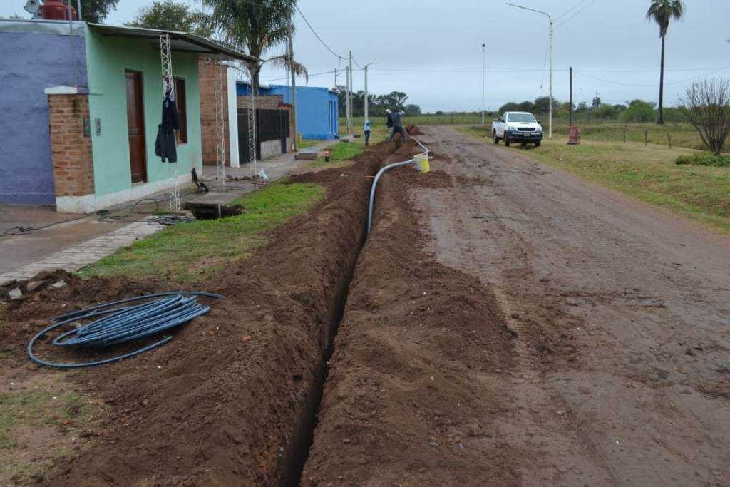 Supervisan las obras que brindarán servicio de agua potable de red en Napenay
