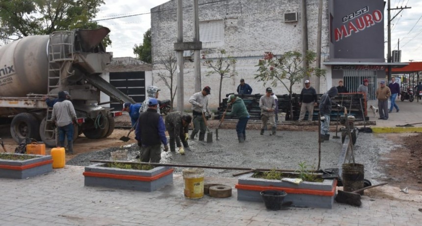 Villa &Aacute;ngela: EL INTENDENTE PAPP SUPERVIS&Oacute; LA OBRA DE PAVIMENTO EN CALLE BELGRANO