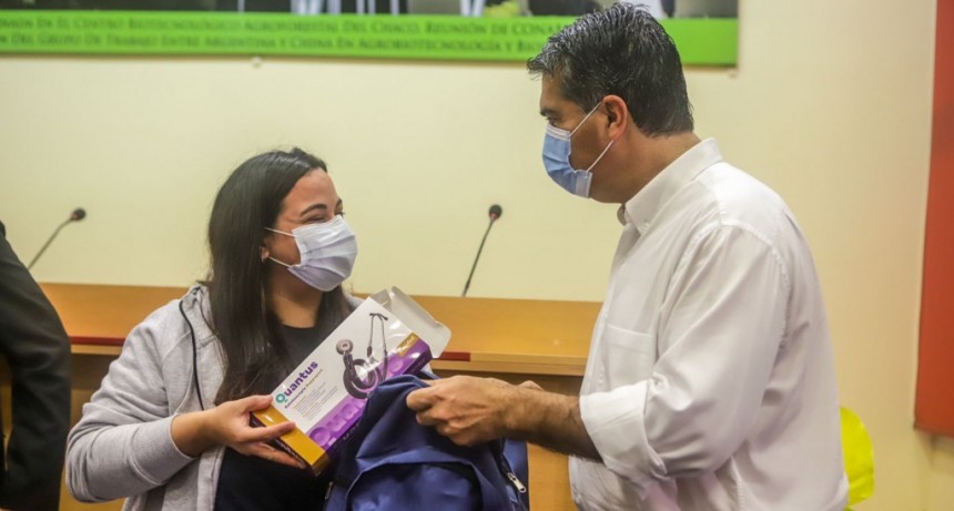 EL GOBIERNO PROVINCIAL ENTREG&Oacute; MOCHILAS T&Eacute;CNICAS PARA 270 ESTUDIANTES DE LA ESCUELA DE SALUD P&Uacute;BLICA