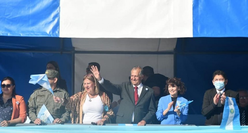 Villa &Aacute;ngela: PAPP DESTAC&Oacute; EL COMPROMISO DE LOS DOCENTES E INSTITUCIONES EN EL DESFILE DEL 9 DE JULIO