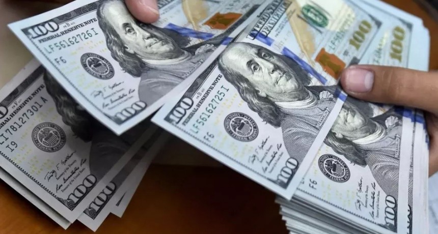El impuesto al d&oacute;lar turismo sube al 45%