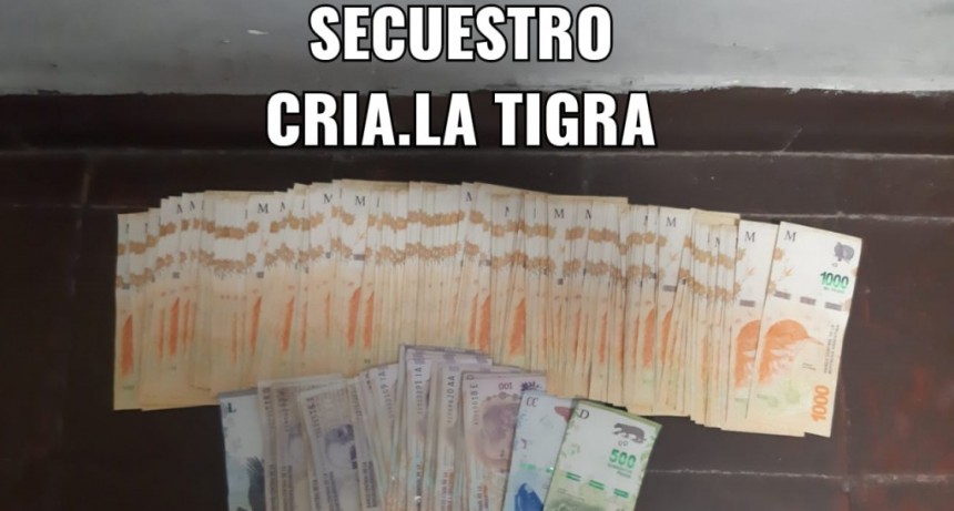 La Tigra: DETUVIERON A DOS J&Oacute;VENES QUE VENDIERON D&Oacute;LARES FALSOS