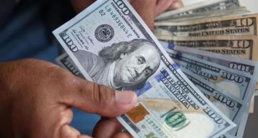 El d&oacute;lar sin freno: en otra jornada de incertidumbre en los mercados, la moneda extranjera lleg&oacute; a los $337
