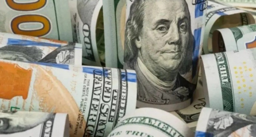 En la jornada post cambios de Gabinete, el d&oacute;lar blue aceler&oacute; su ca&iacute;da y toc&oacute; un piso de $296