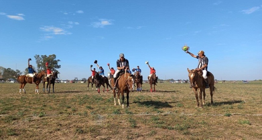 Villa &Aacute;ngela: CON ACOMPA&Ntilde;AMIENTO DEL MUNICIPIO SE DESARROLL&Oacute; EL 1&deg; TORNEO INTERPROVINCIAL DE PATO 