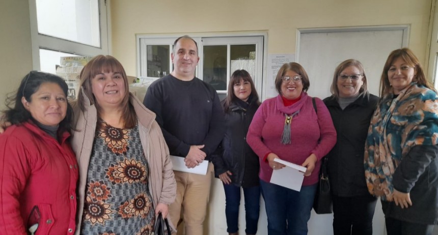 Villa &Aacute;ngela: PREVIO A REALIZAR EL CONGRESO DEL SUDOESTE | Mujeres Unidas para Edificar concret&oacute; la entrega de insumos descartables para el hospital &ldquo;Dr. Salvador Mazza&rdquo;