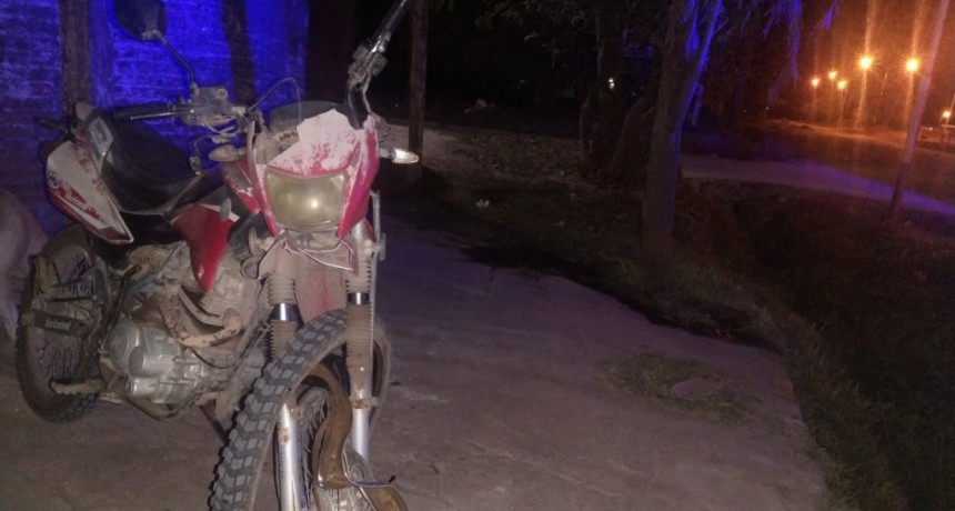 Villa &Aacute;ngela: AL PERDER EL CONTROL DE SU MOTO Y CHOCAR UN MURO | Un hombre sufri&oacute; herida contusa cortante, excoriaciones m&uacute;ltiples, fracturas nasal y bucal  