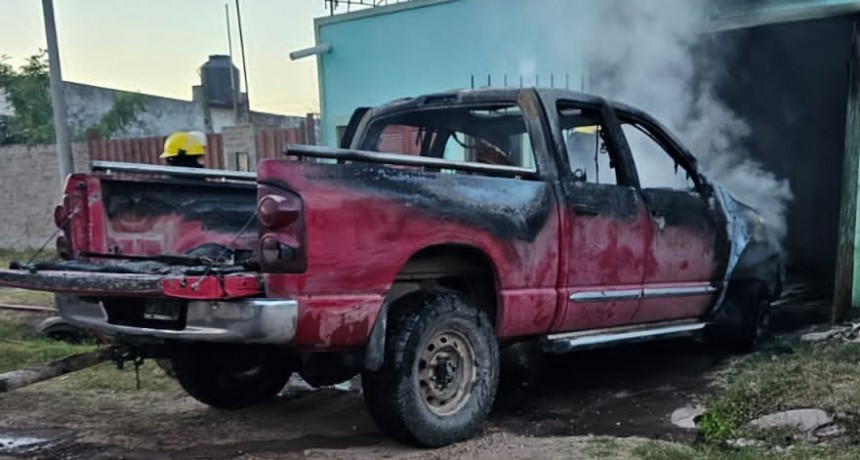 Villa &Aacute;ngela&rdquo;:PERDIDA TOTAL: INCENDIO DE UNA CAMIONETA 