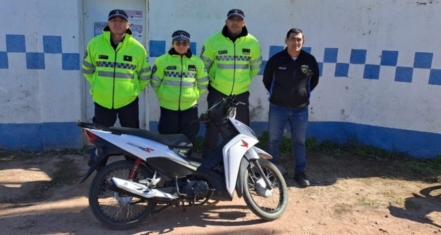 Villa &Aacute;ngela: P&Eacute;RITOS DE CAMINERA SECUESTRARON UNA MOTOCICLETA CON DOCUMENTACIONES FALSAS Y ADULTERADA